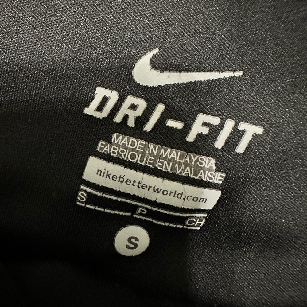 🛍️ Nike dri fit   shorts with under shorts and  tiny  zipper pocket. - Picture 6 of 6